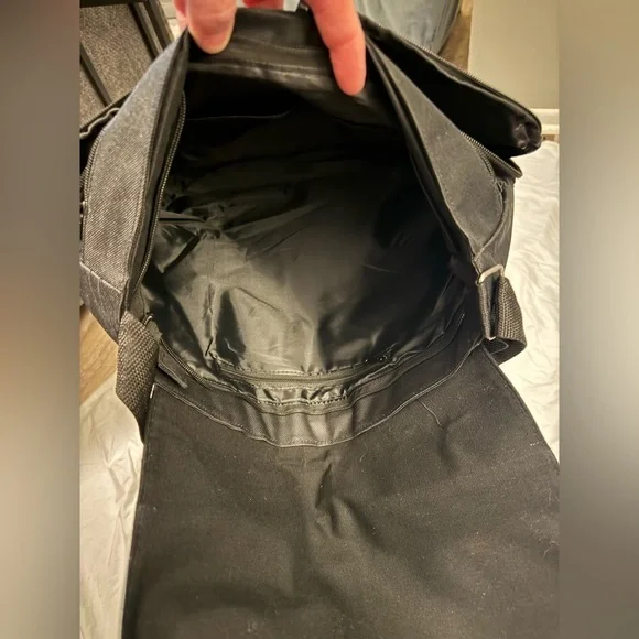 The Who - Classic Tour Memorabilia - Black Canvas Messenger Bag - Picture 4 of 6